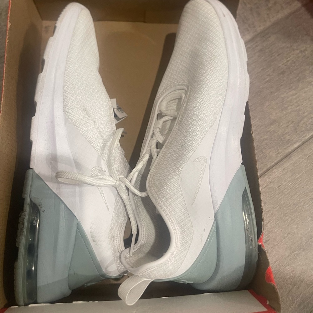 Women’s Nike Air MX Motion 2